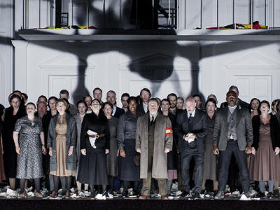 ENO 1516 The Force of Destiny members of the ENO Chorus (c) Robert Workman