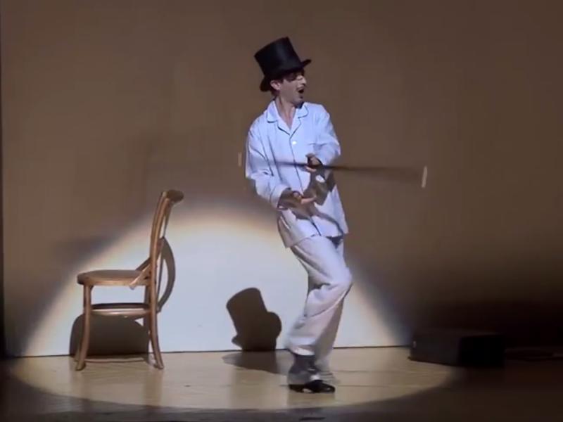 Handel's Partenope. Man on stage with top hat