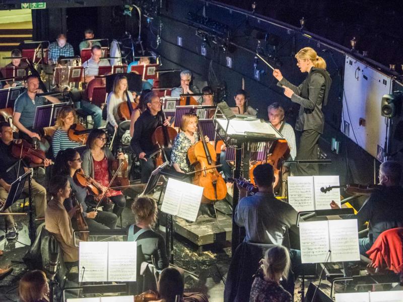 ENO Aida: Conductor Keri-Lynn Wilson with ENO Orchestra ©Tristram Kenton
