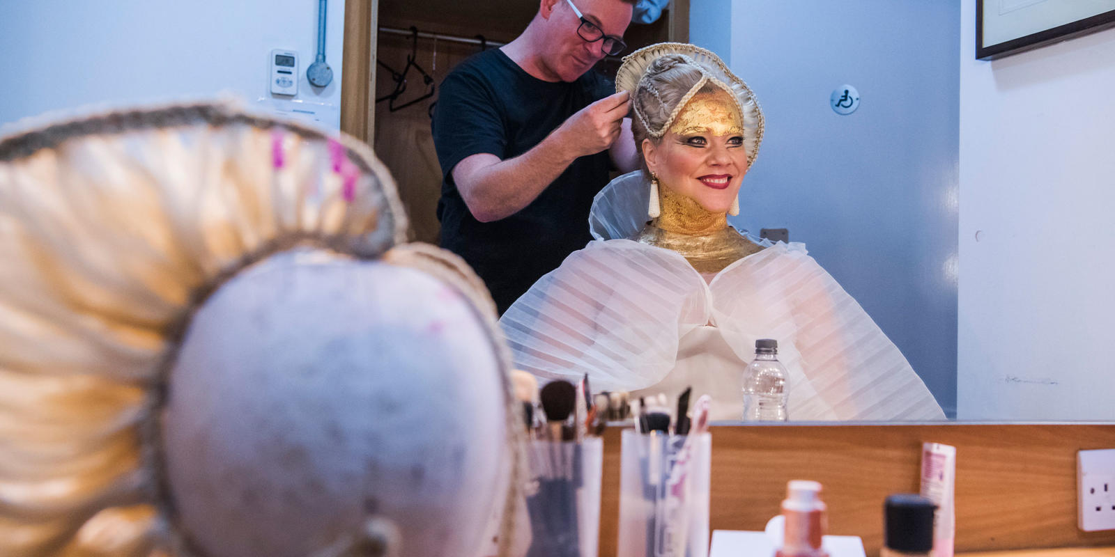Michelle DeYoung getting ready backstage to sing the role of Amneris (c) Tristram Kenton