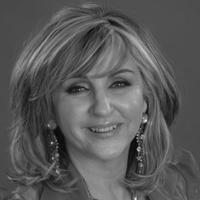 Lesley Garrett smiling to camera