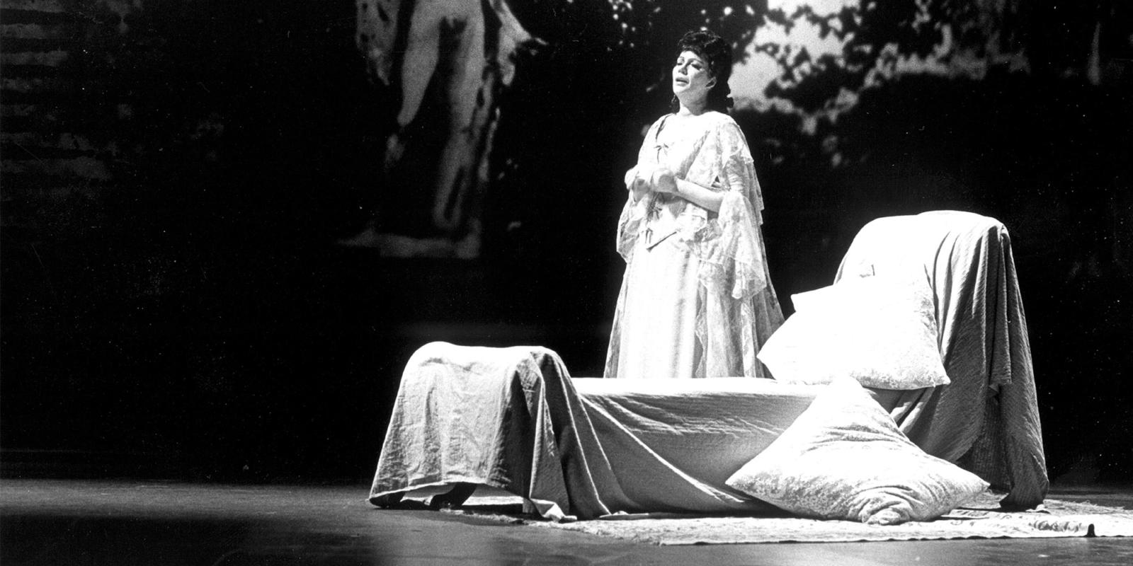 ENO revival of Iain Hamilton's Anna Karenina (Lois McDonall), 1985 (C) Donald Southern 