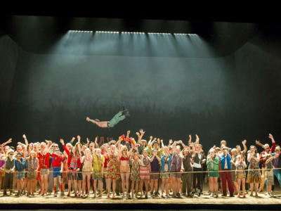 The full Carmen cast on stage