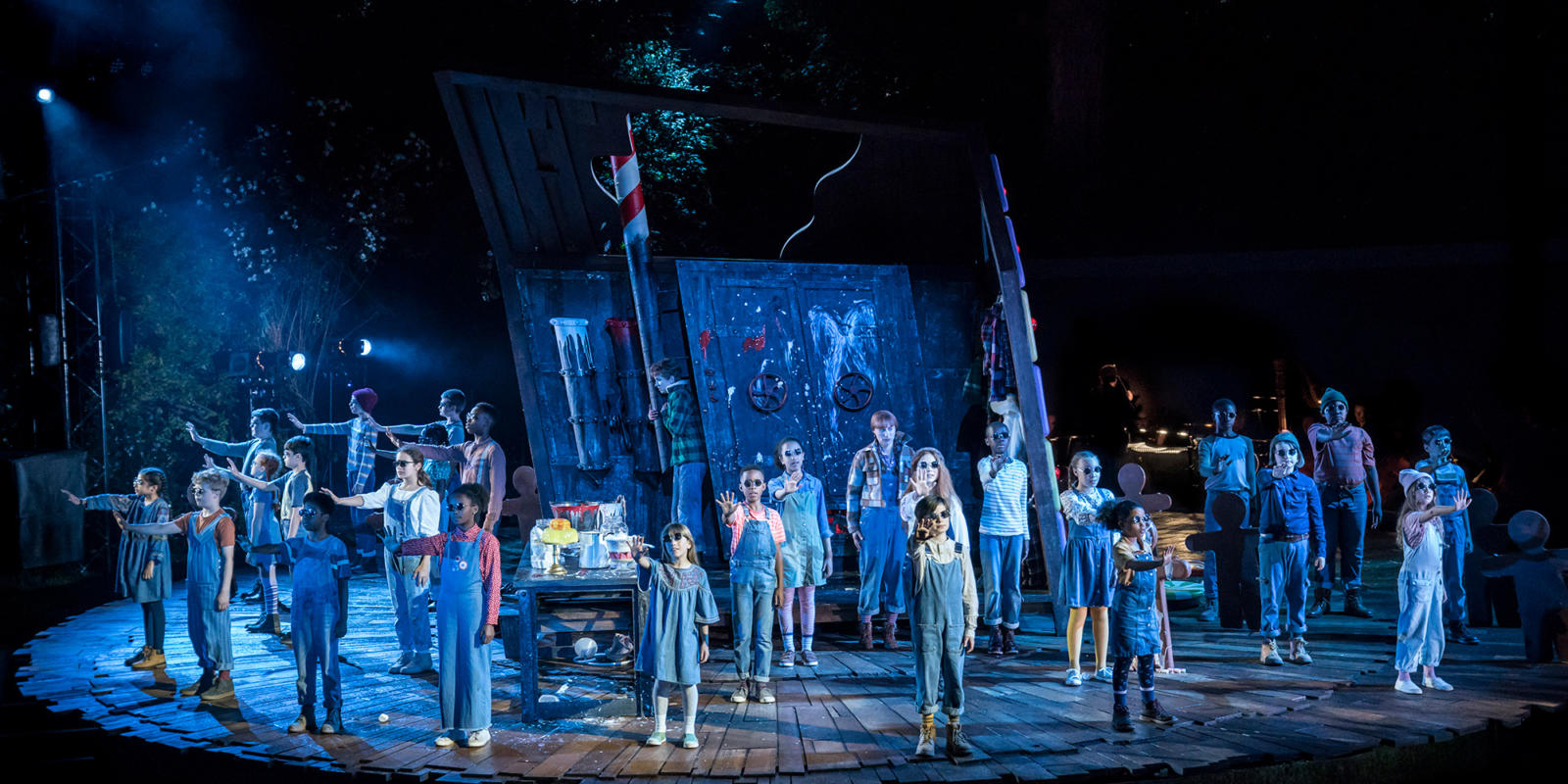 ENO Hansel and Gretel at Regent's Park Open Air Theatre: Rachel Kelly and Susanna Hurrell as Hansel and Gretel and Company, (c) Johan Persson.