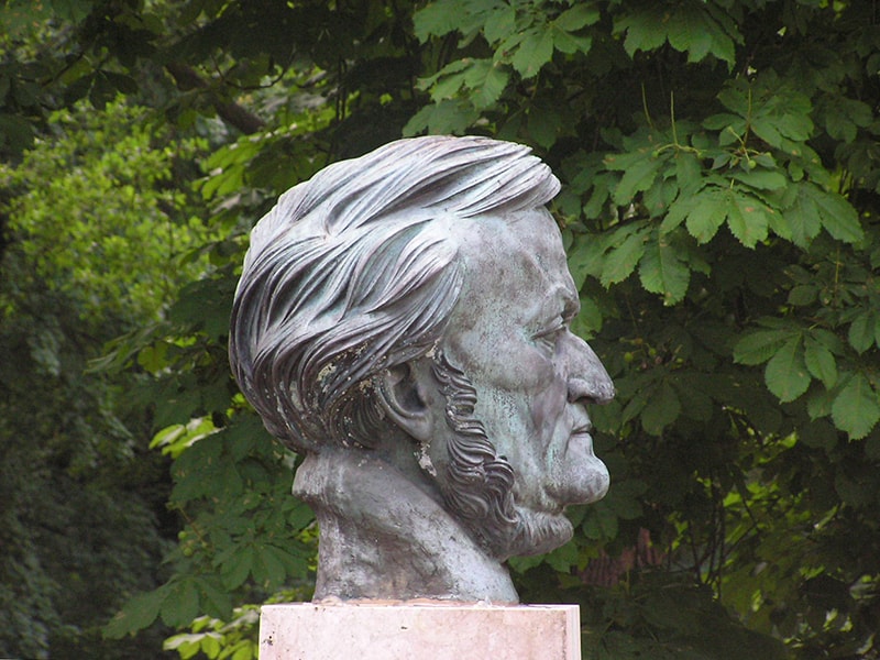 Statue of Wagner's head in profile