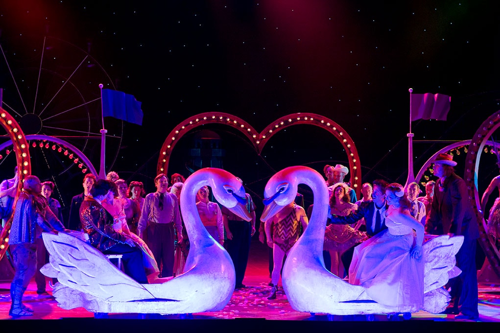 Fiordiligi and Dorabella are wearing wedding dresses, in the tunnel of love