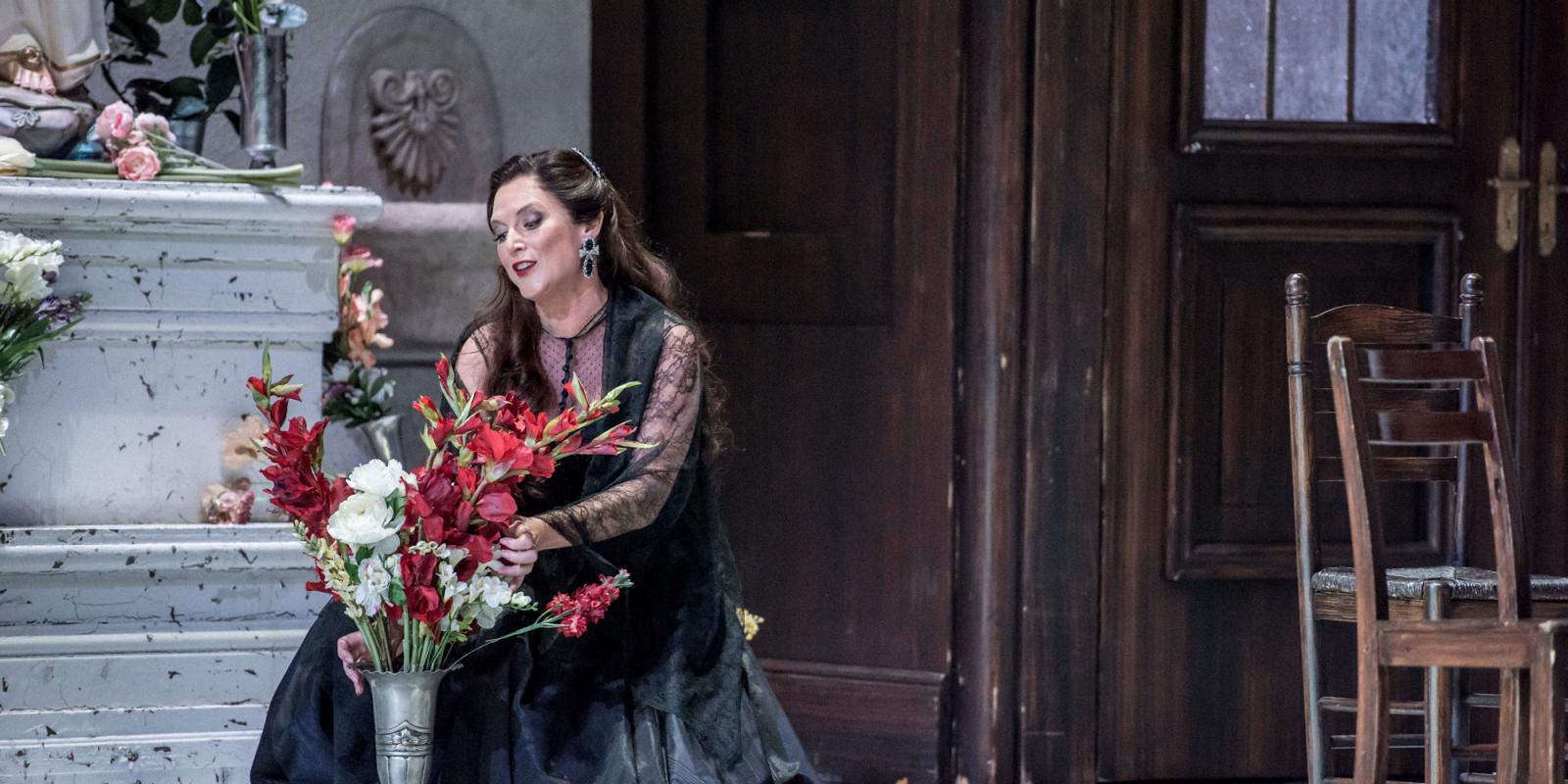 Sinéad Campbell-Wallace as Tosca © Genevieve Girling