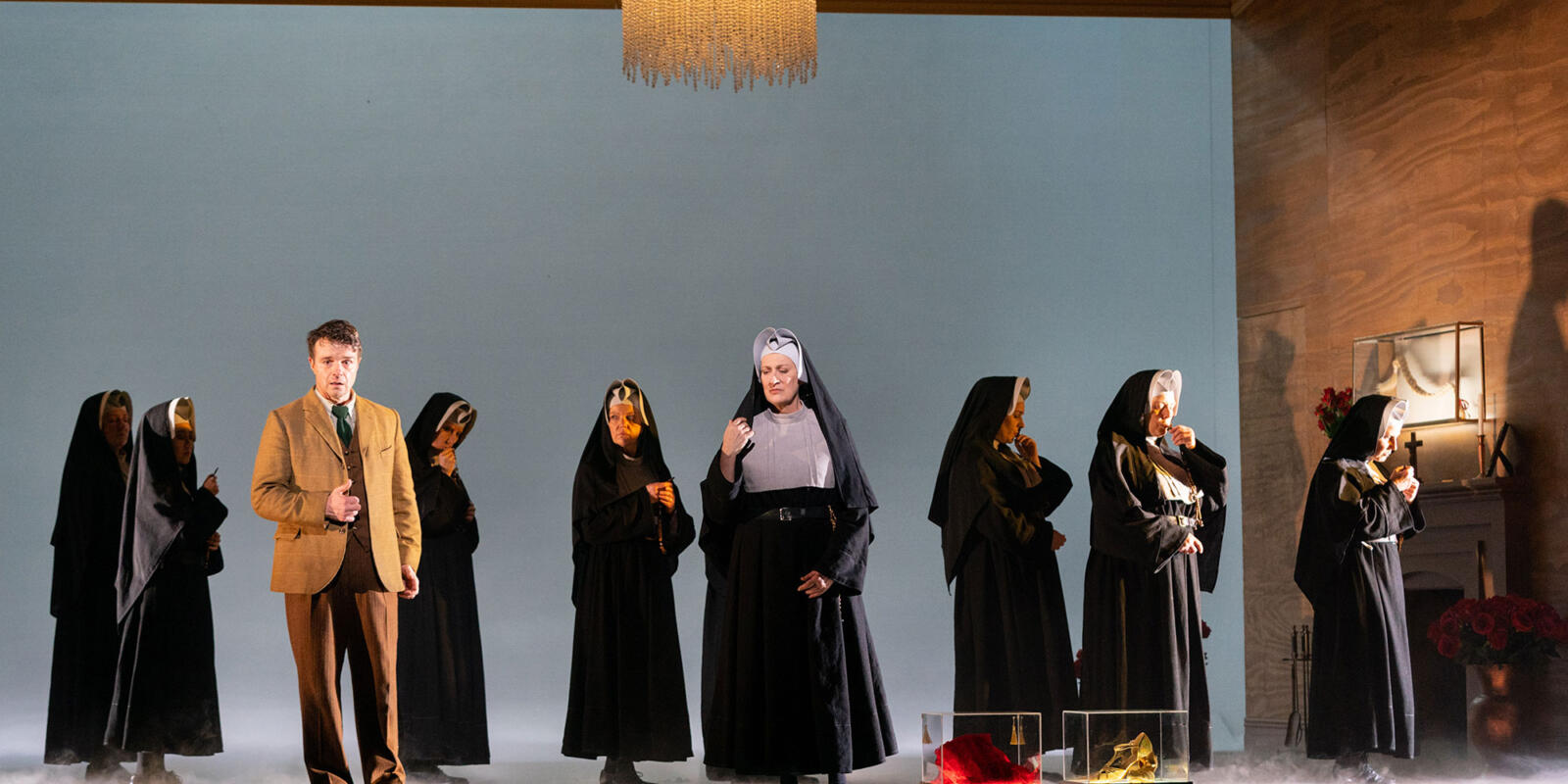 ENO The Dead City 2023, Rolf Romei, Sarah Connolly, ENO Chorus, © Helen Murray (187)