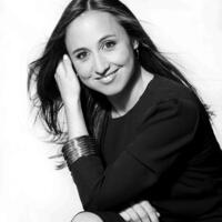 Joana Carneiro, conductor: headshot