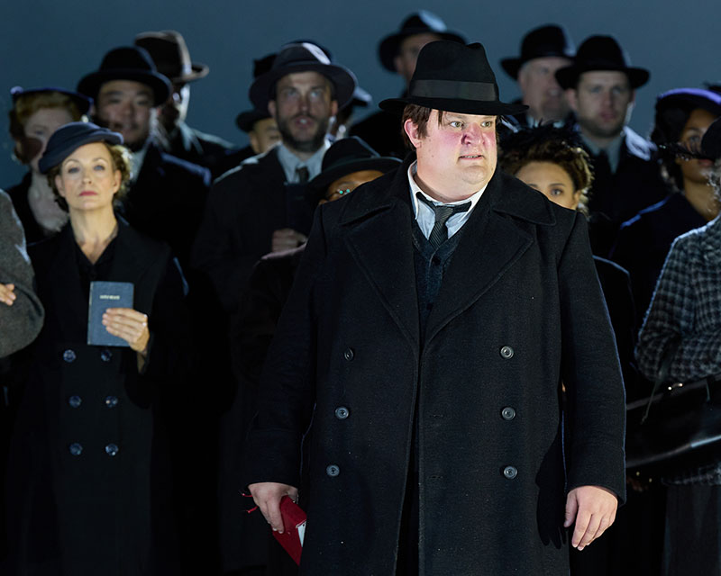 John Findon and the ENO Chorus in ENO's Peter Grimes © Tom Bowles