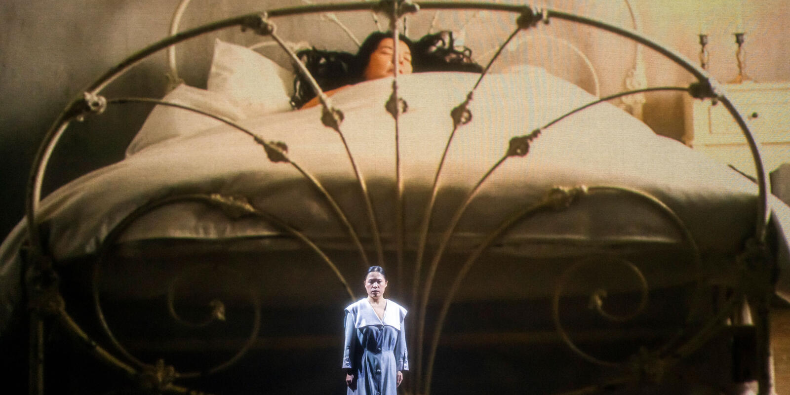 Eri-Nakamura,-Marina-Abramović,-ENO’s-7-Deaths-of-Maria-Callas-©-Tristram-Kenton-(1)