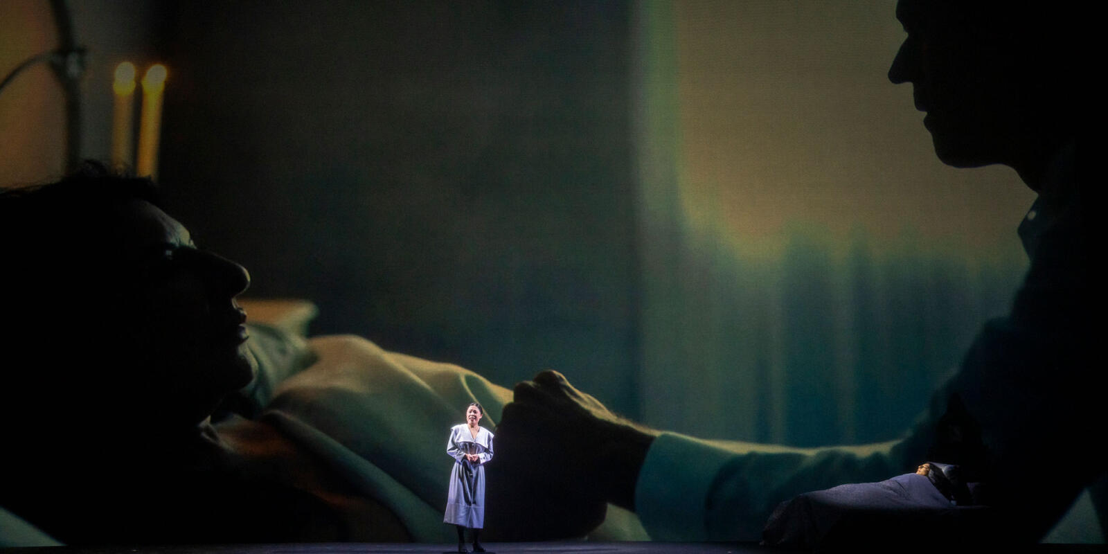 Eri-Nakamura,-Marina-Abramović,-ENO’s-7-Deaths-of-Maria-Callas-©-Tristram-Kenton-(2)