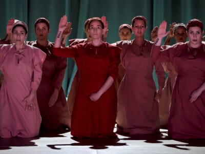 Kate Lindsey & ENO Chorus, ENO’s The Handmaid’s Tale 2024 © Zoe Martin