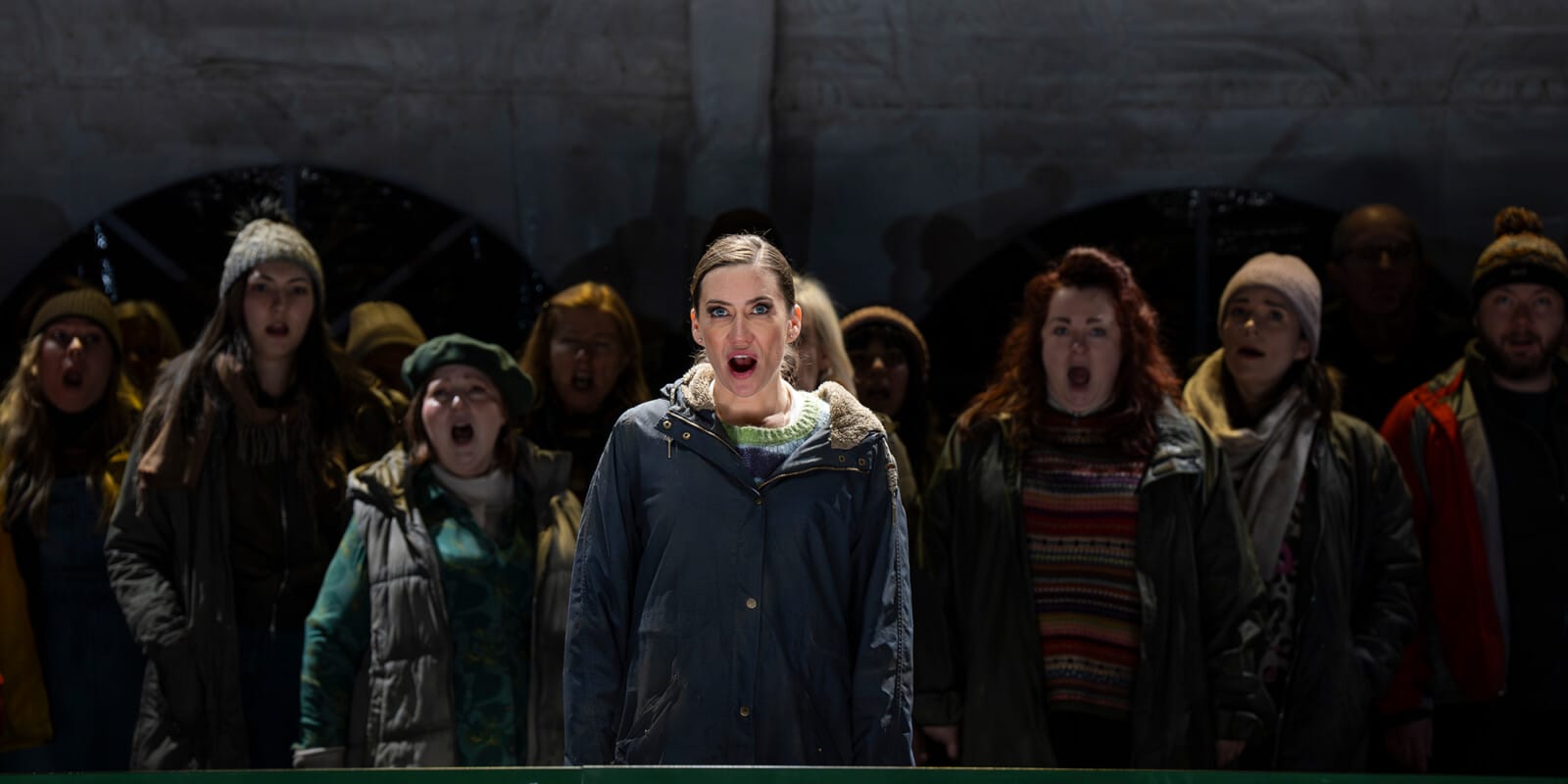 Heidi Stober and the cast of ENO’s Mary, Queen of Scots 2025 © Ellie Kurttz