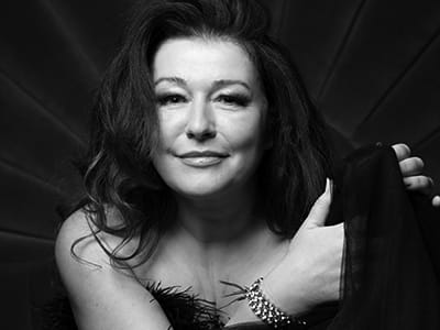 Headshot of Carolyn Dobbin